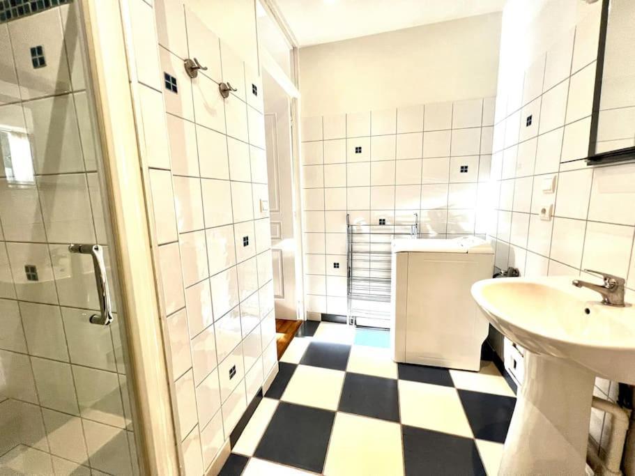 Joli Appartement En Centre Ville Bagnères-de-Bigorre Eksteriør billede